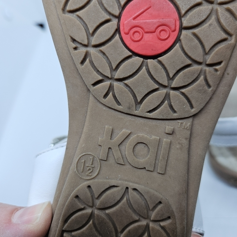 Kai white leather sandals with flower detail size 1.5 - Picture 8 of 9
